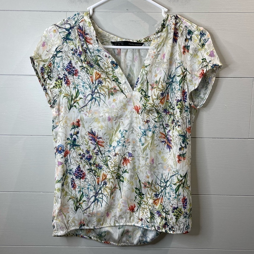 Zara Basic | Lightweight Floral Short Sleeve V-Neck Size XS